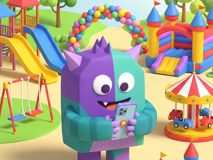 Mascotte monstre violet et turquoise consultant l’application KidiSpot sur son téléphone, au milieu d’une aire de jeux